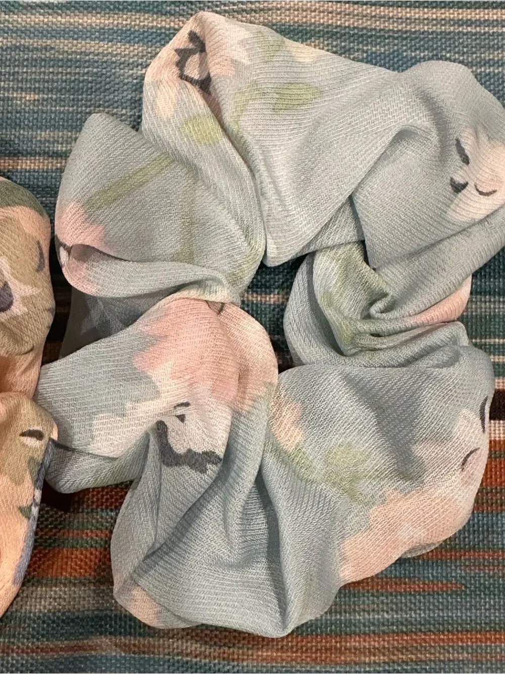 Set of 3 Women’s Blue and Cream Floral Scrunchies